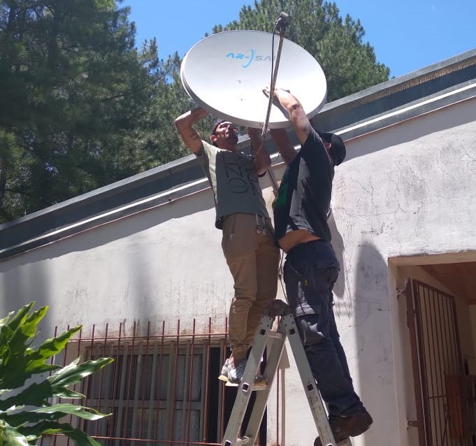 Comenzaron las instalaciones de kit de televisión satelital en las colonias de San Javier Comenzaron las instalaciones de kit de televisión satelital en las colonias de San Javier
