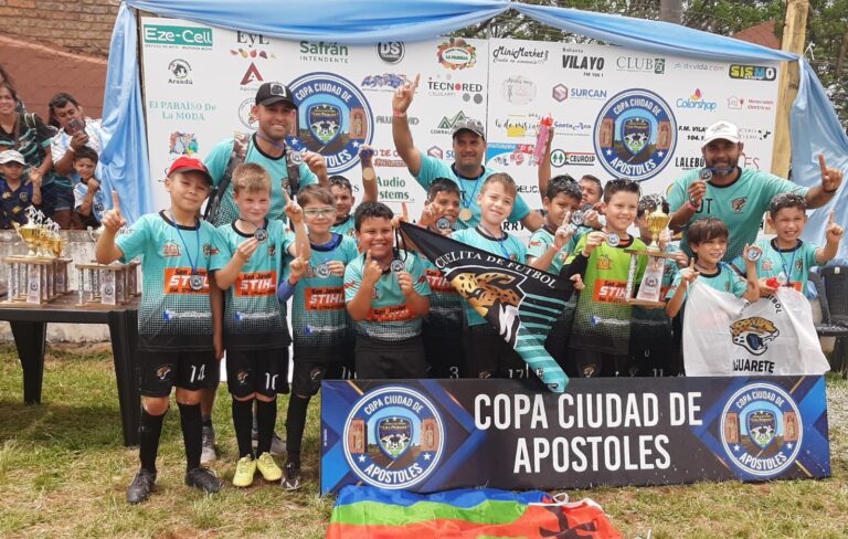 <strong>Escuela de Futbol Yaguareté de San Javier se corono campeón de la Copa “Ciudad de Apóstoles” categoría 2013</strong> <strong>Escuela de Futbol Yaguareté de San Javier se corono campeón de la Copa “Ciudad de Apóstoles” categoría 2013</strong>